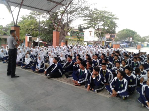 Police Goes To Campus, Polsek Cepu Berikan Pembinaan Maba